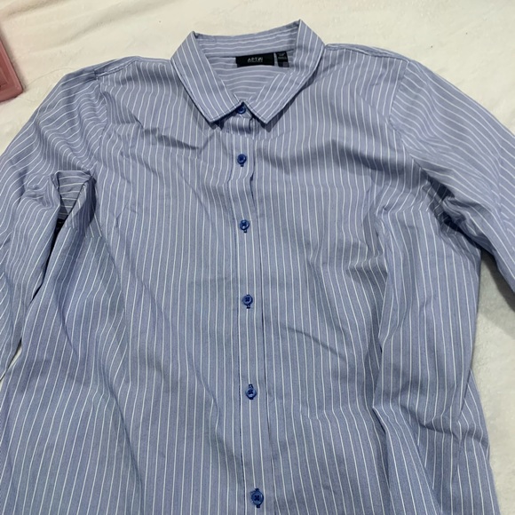 Blue button down - Picture 2 of 3